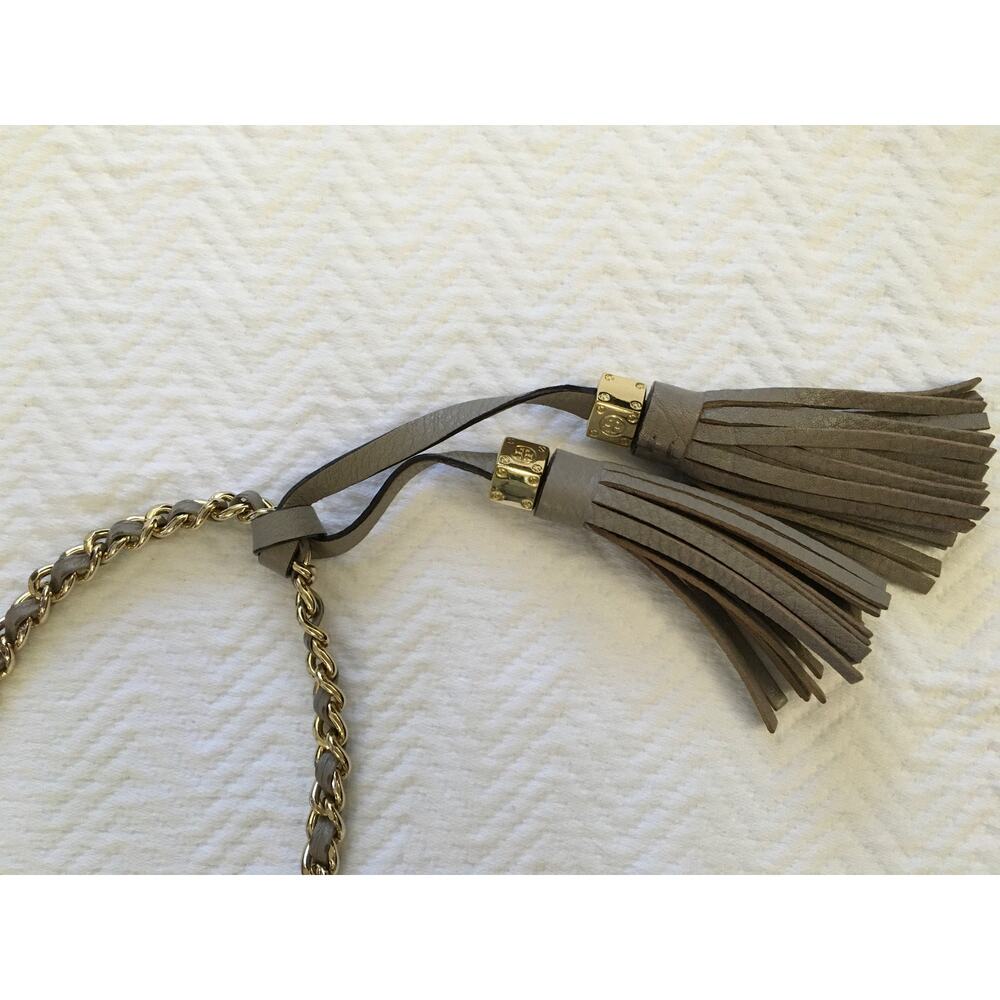 Tory Burch Pebbled Leather Shoulder Bag in Light Gray with Gold Hardware - Picture 15 of 15